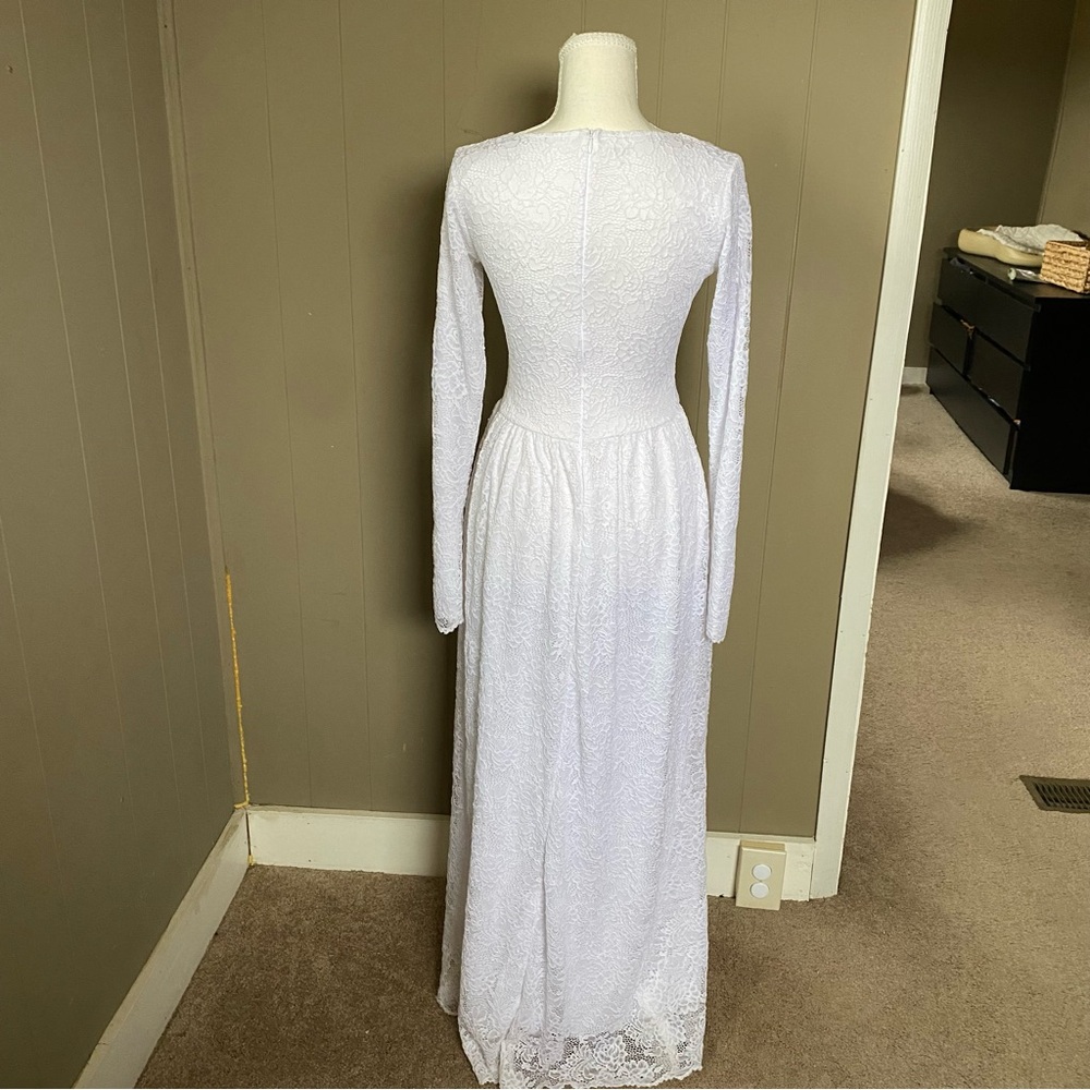 Woodmouse & thistle White lace maxi dress with long sleeves and zipper back - Picture 5 of 10